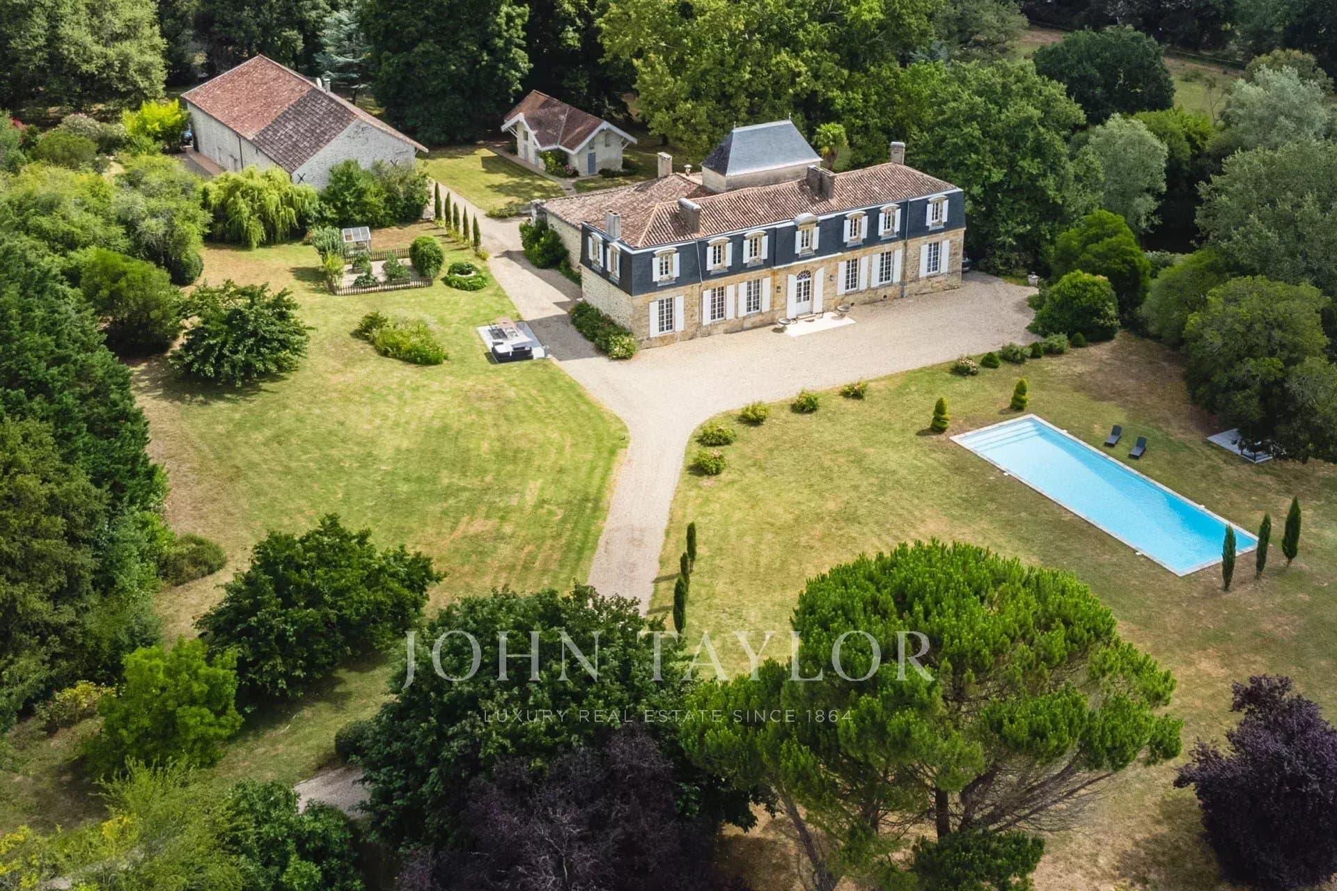 Stunning 18th Century Château With Heated Pool And Caretaker's House 3