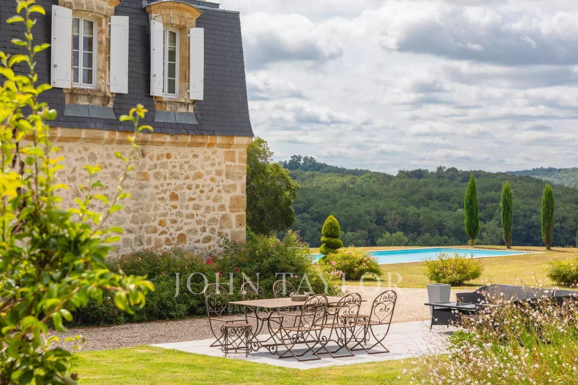 Stunning 18th Century Château With Heated Pool And Caretaker's House 4