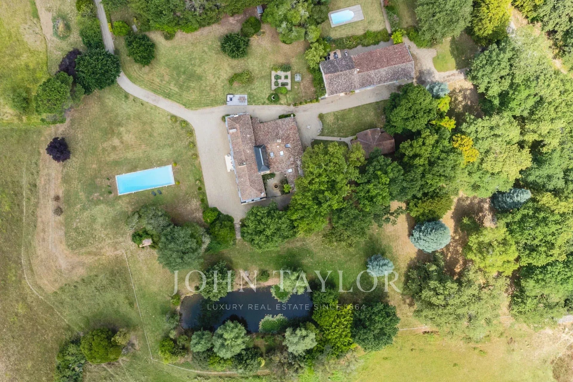 Stunning 18th Century Château With Heated Pool And Caretaker's House 5