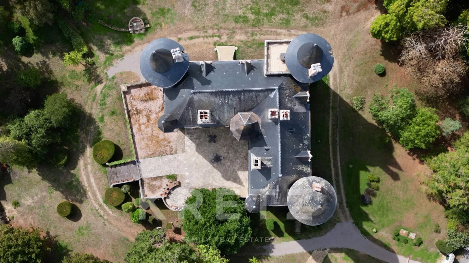Historic Château with Guest House and Expansive Grounds 2