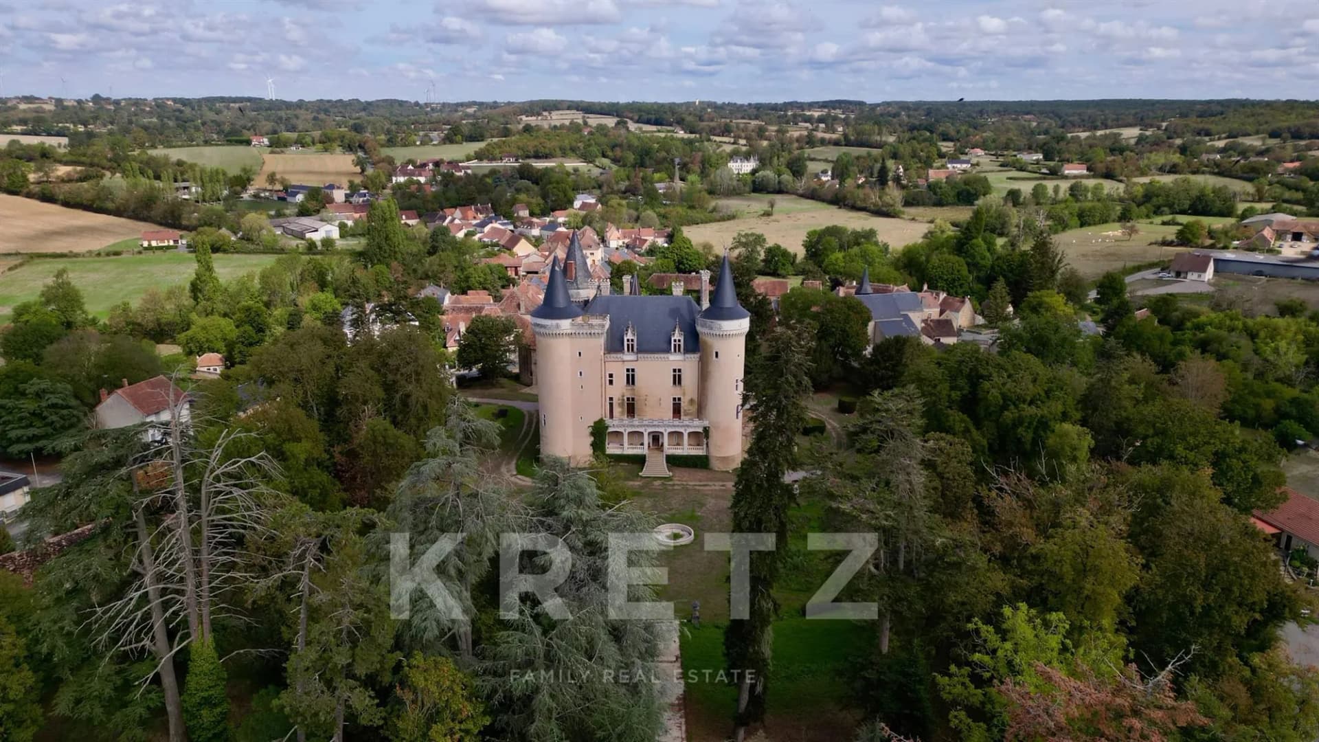 Historic Château with Guest House and Expansive Grounds 3