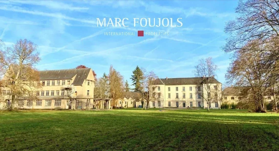Castle Retreat With 20 Bedrooms And 8 Hectares Of Parkland 4