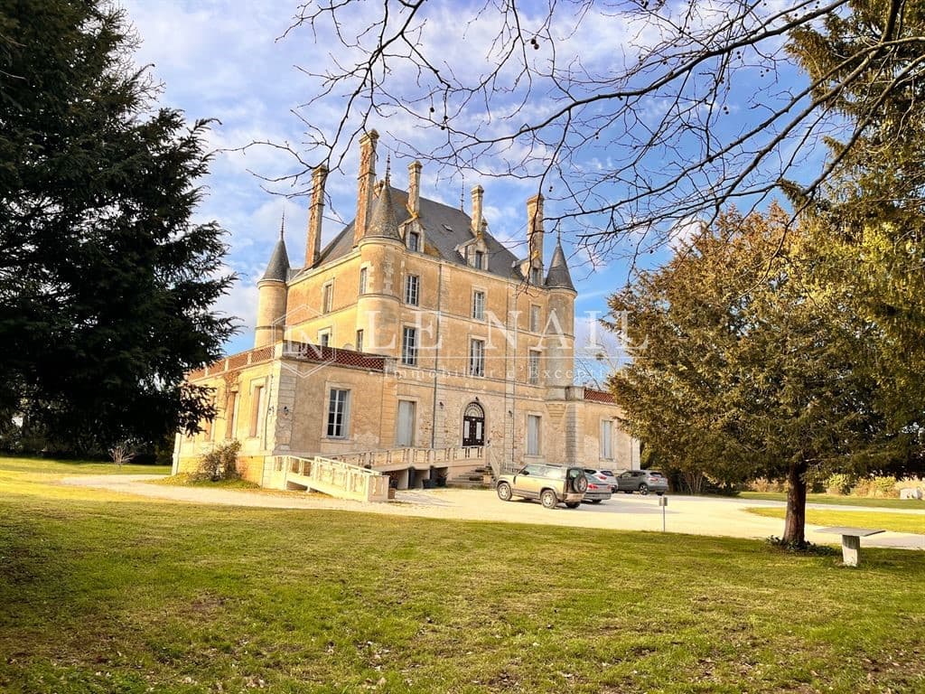 Château with Professional Kitchen and Guest Accommodations — Château for sale in Vendée, France