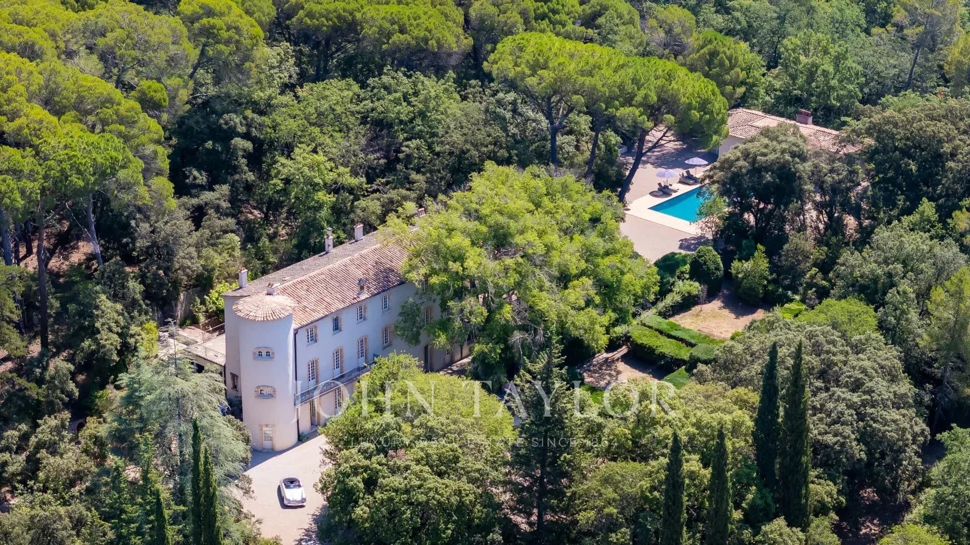 Exceptional 18th Century Château With Guest House And Expansive Parklands 3