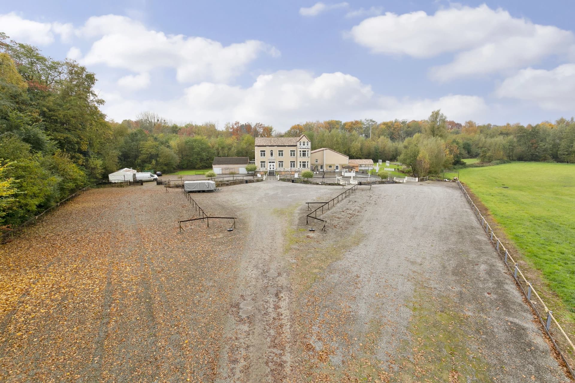 Luxurious Château With Swimming Pool And Security Features 4