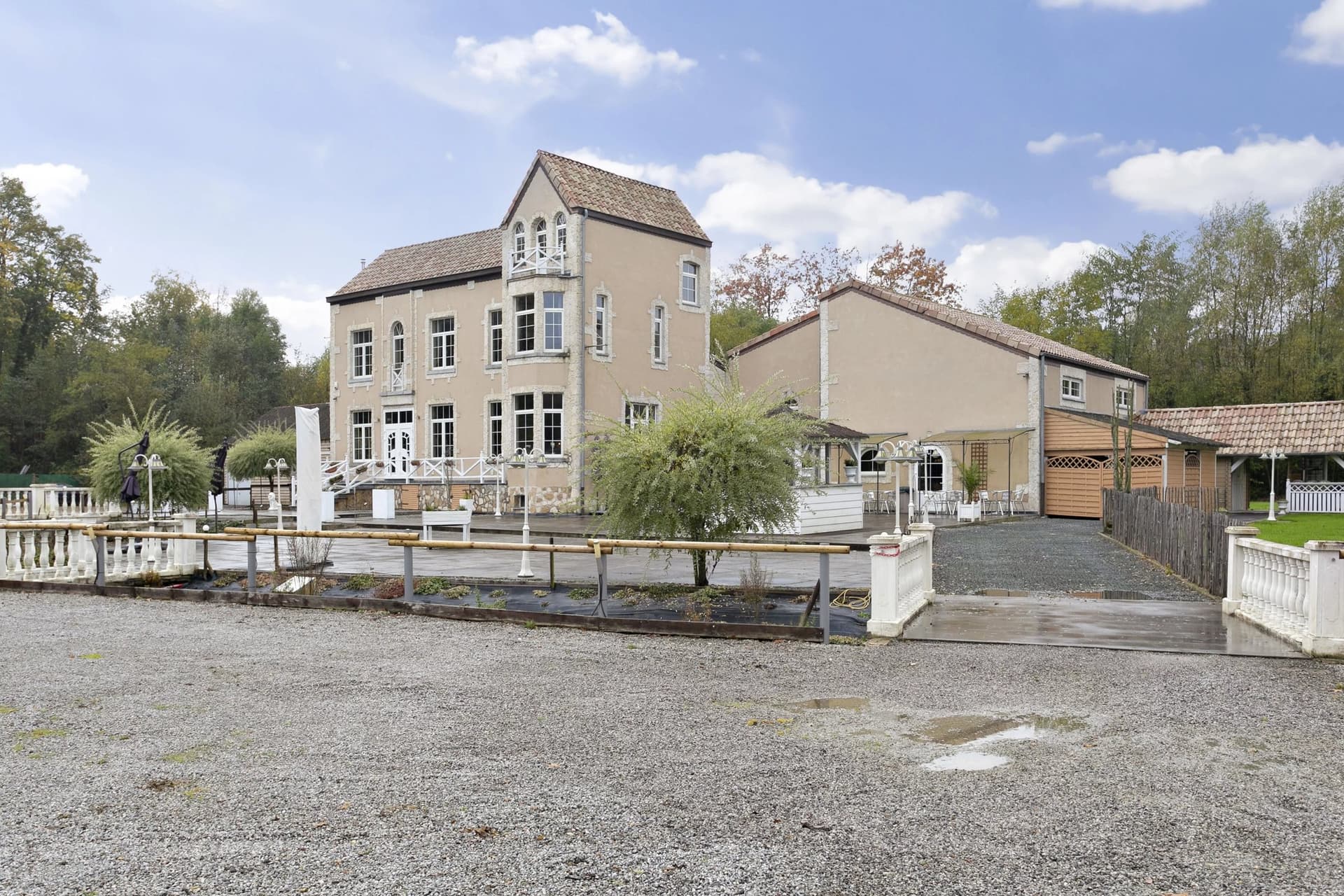 Luxurious Château With Swimming Pool And Security Features — Château for sale in Belgium