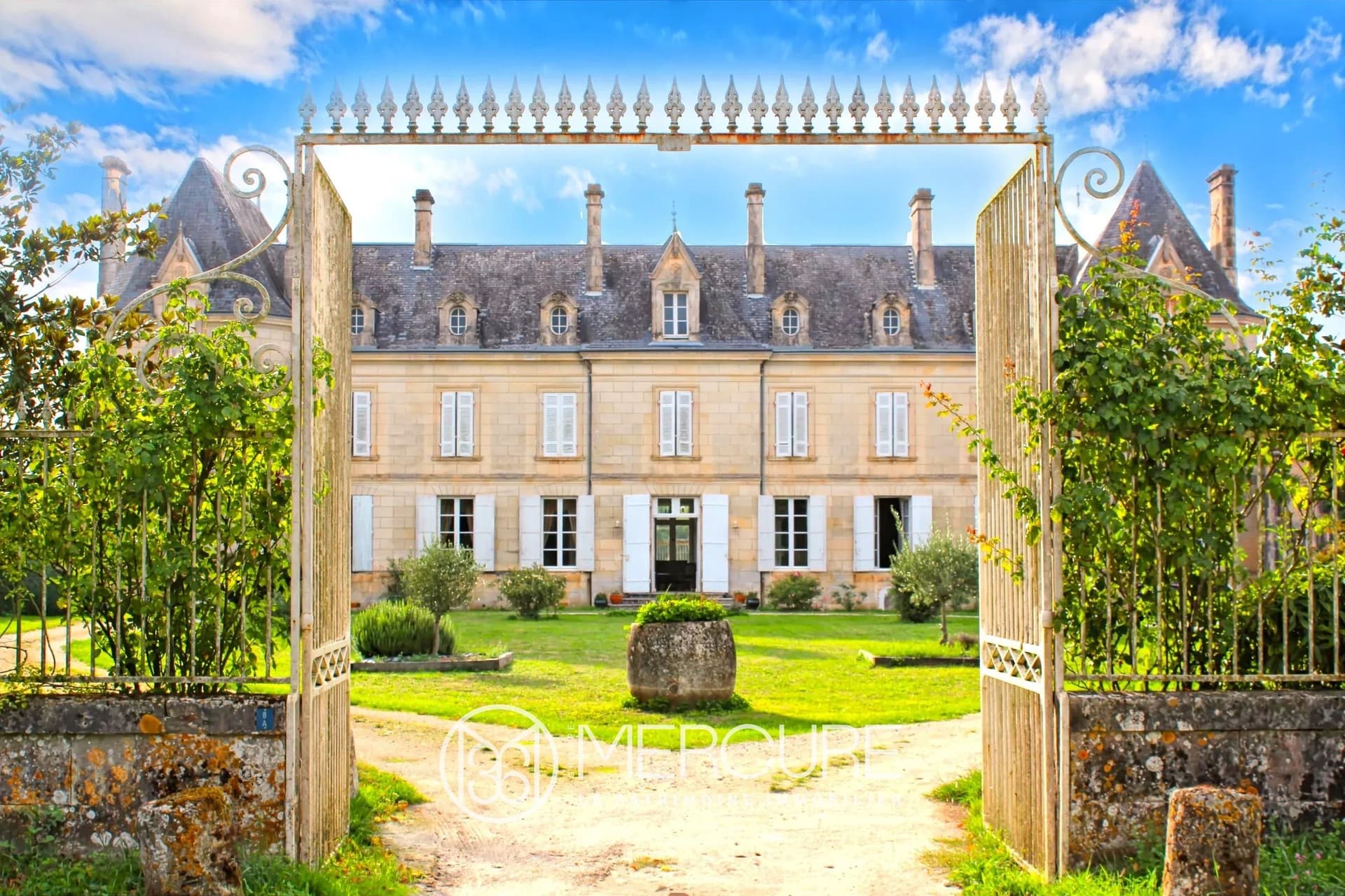 Elegant 19th Century Château With Vineyard And Extensive Outbuildings