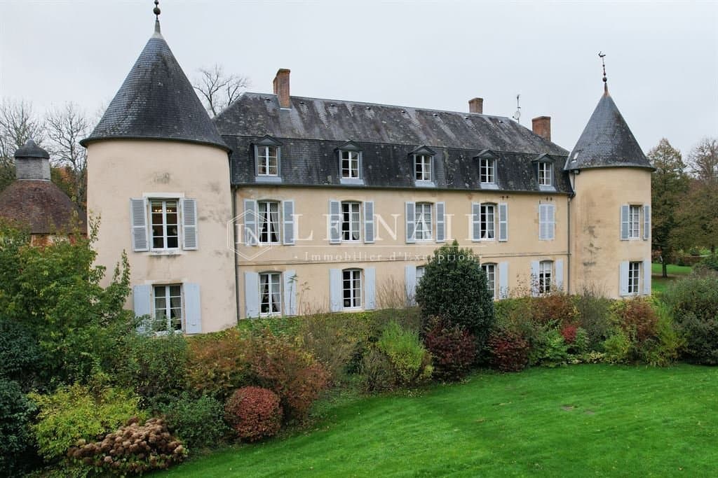 Charming 18th Century Château With Formal French Garden And Swimming Pool