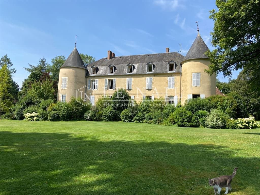 Charming 18th Century Château With Formal French Garden And Swimming Pool 4