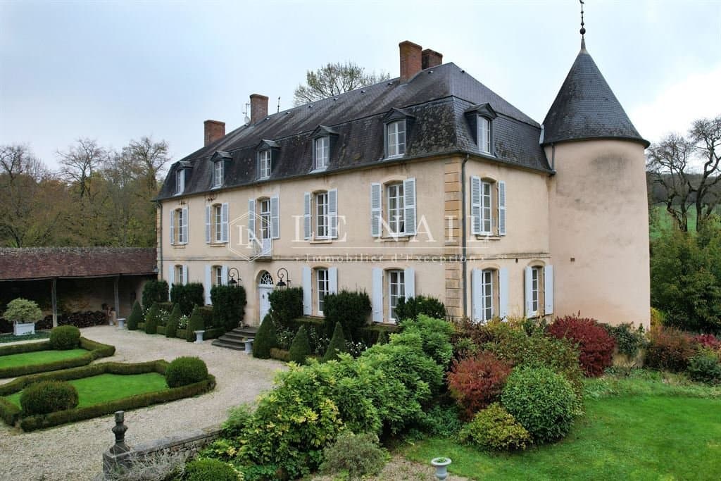 Charming 18th Century Château With Formal French Garden And Swimming Pool 5