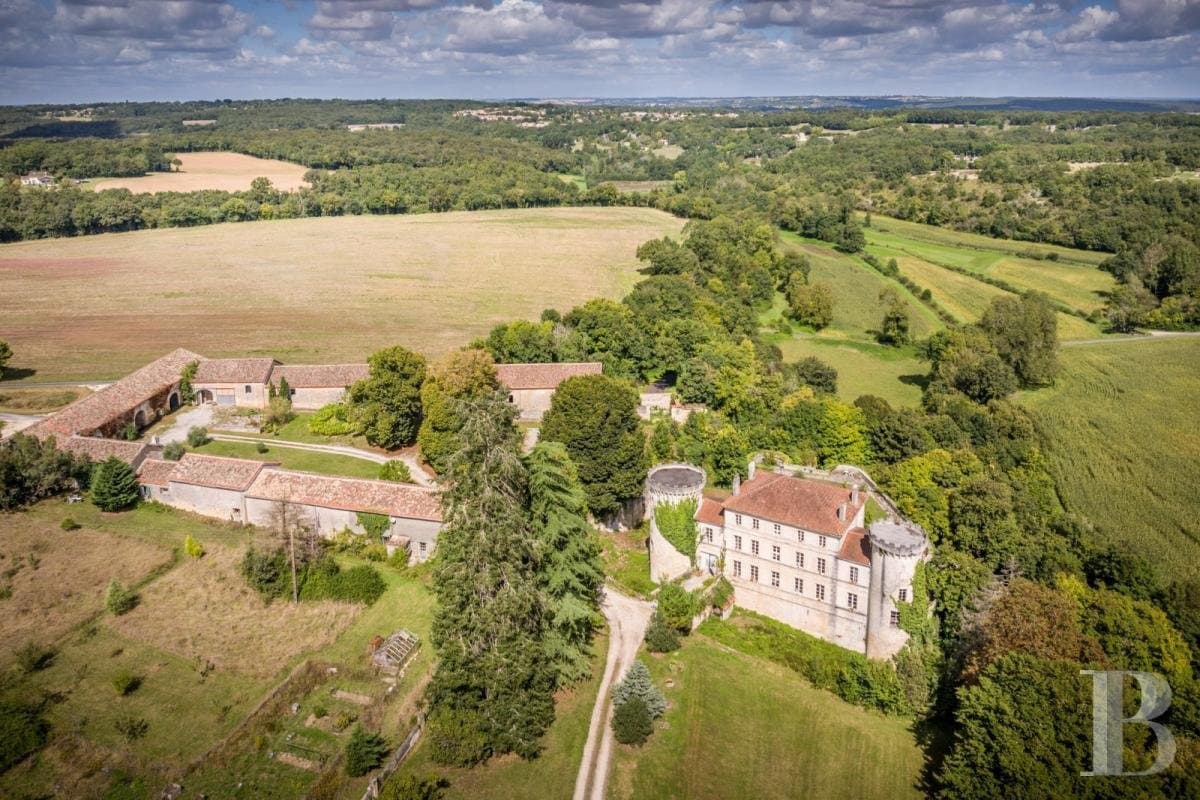 19th Century Castle With Historic Towers And Outbuildings In 8 Hectares