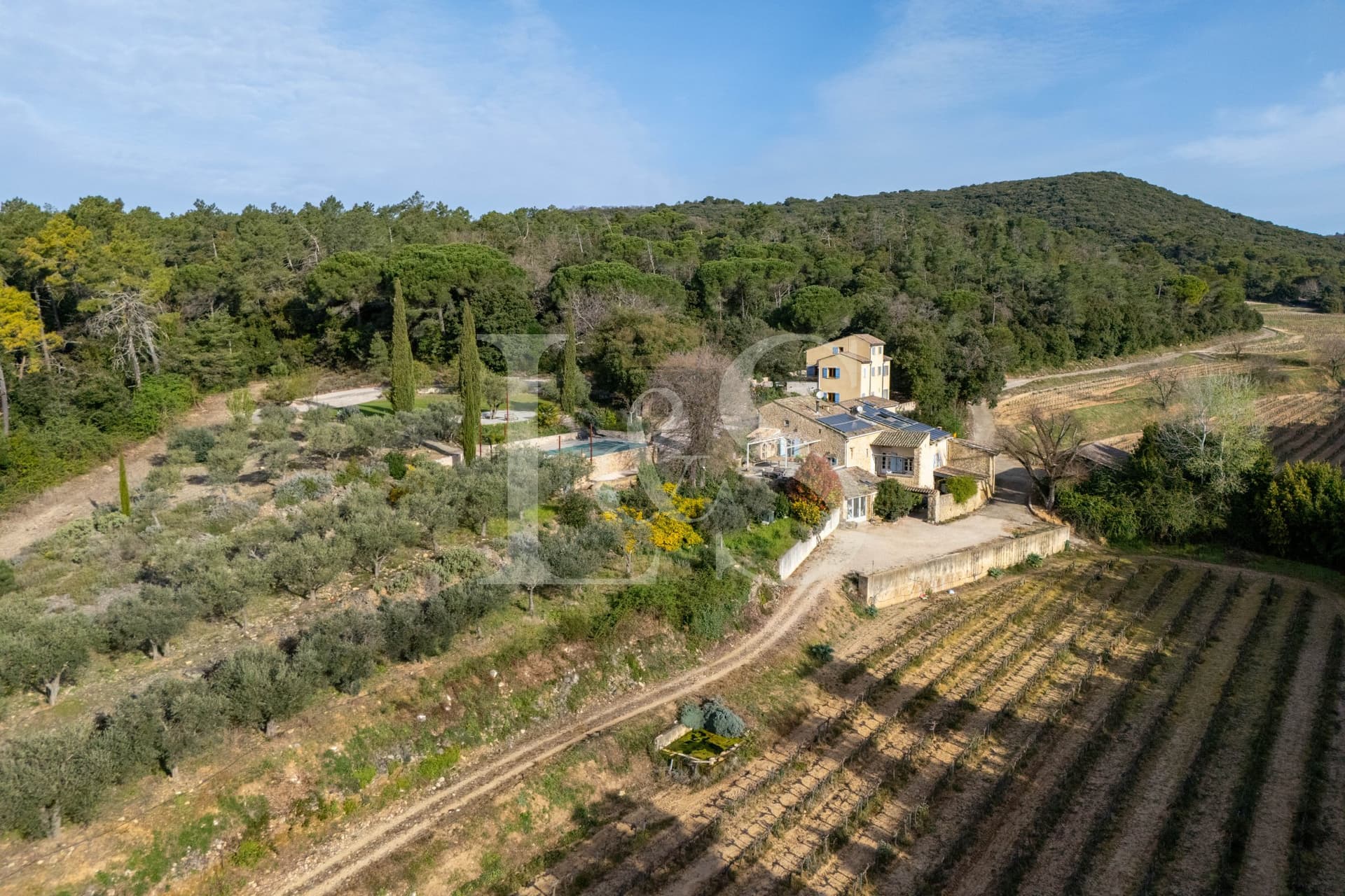 Charming Farmhouse With Gîtes And Vineyard In Tranquil Gard 3