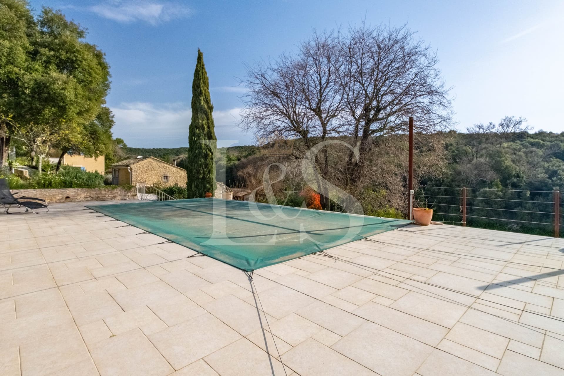 Charming Farmhouse With Gîtes And Vineyard In Tranquil Gard