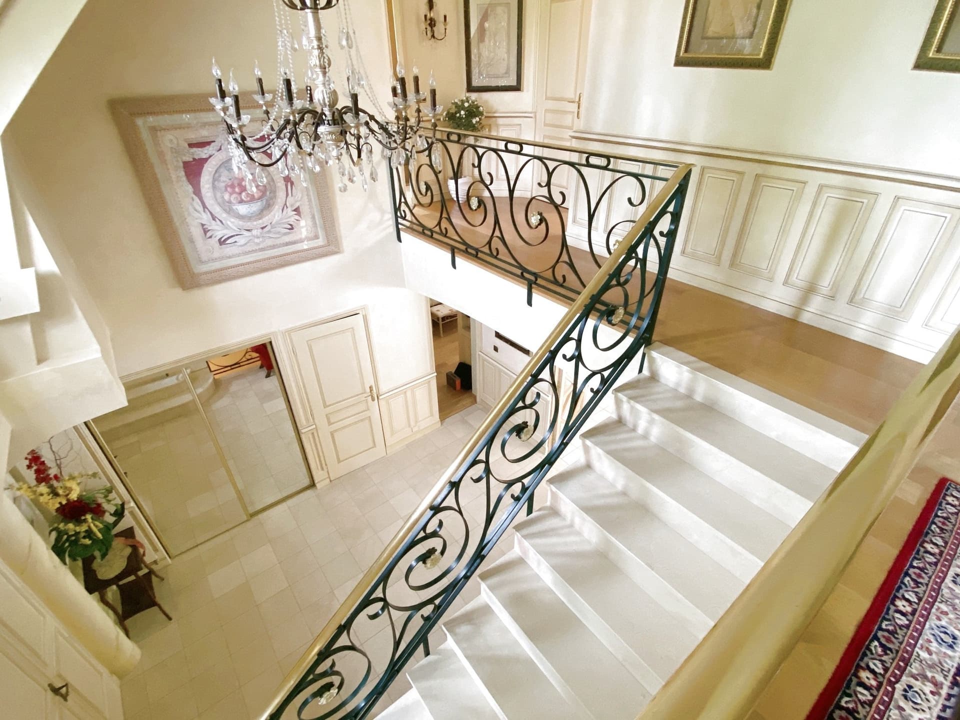 Elegant 5-Bedroom Residence with Swimming Pool in Pont-sur-Yonne 4