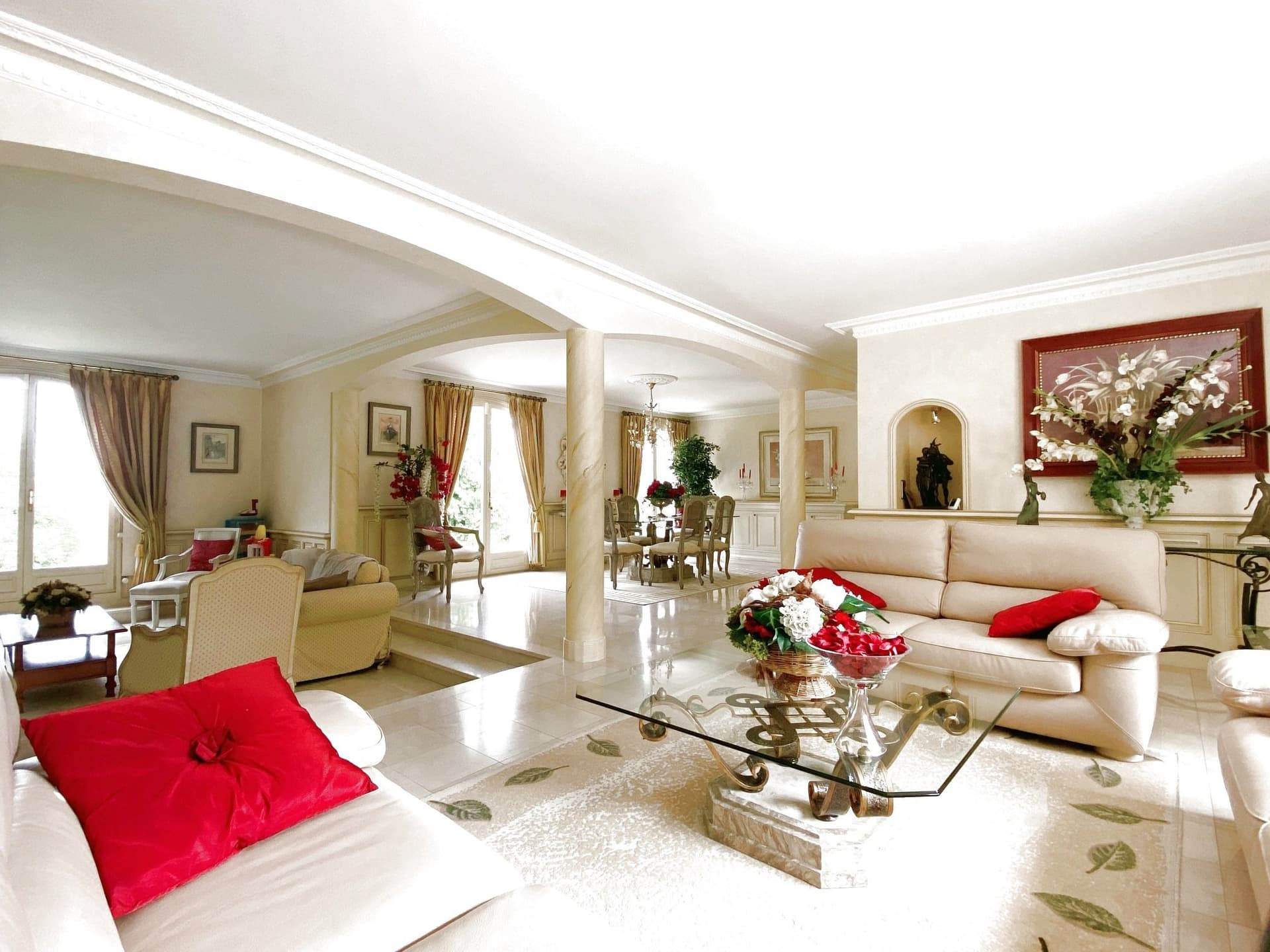Elegant 5-Bedroom Residence with Swimming Pool in Pont-sur-Yonne 5