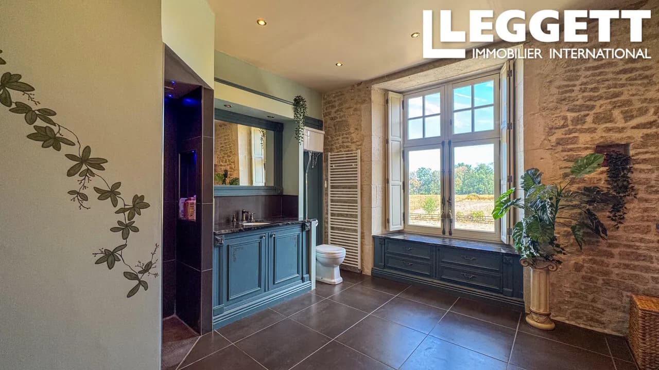 Château With 351 Sqm, 5 Bedrooms And Exceptional Equestrian Facilities 3