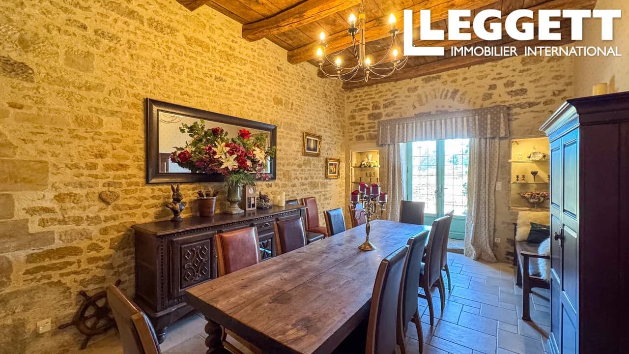 Château With 351 Sqm, 5 Bedrooms And Exceptional Equestrian Facilities 4
