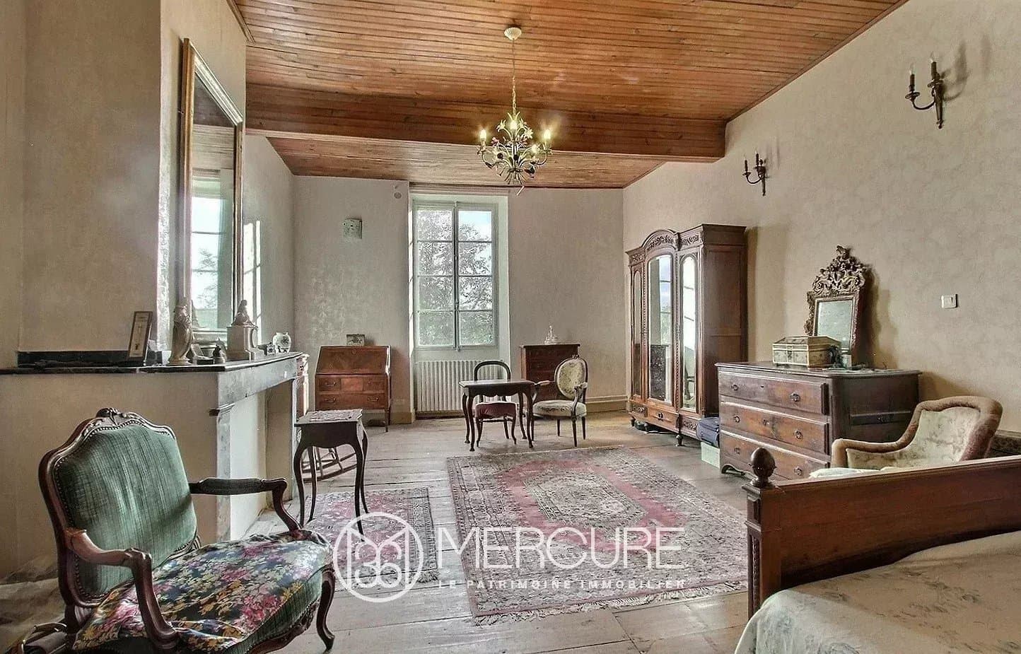 Historic Château With 6 Bedrooms And Extensive Outbuildings 4