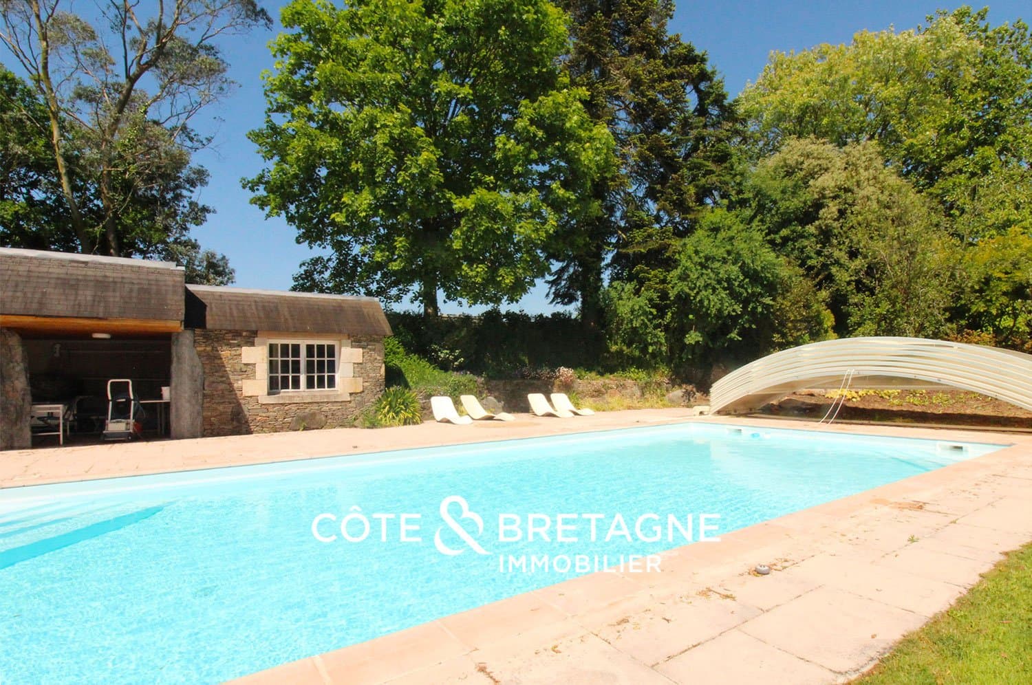 Charming Estate With Cottages, Reception Hall, And Heated Pool 3