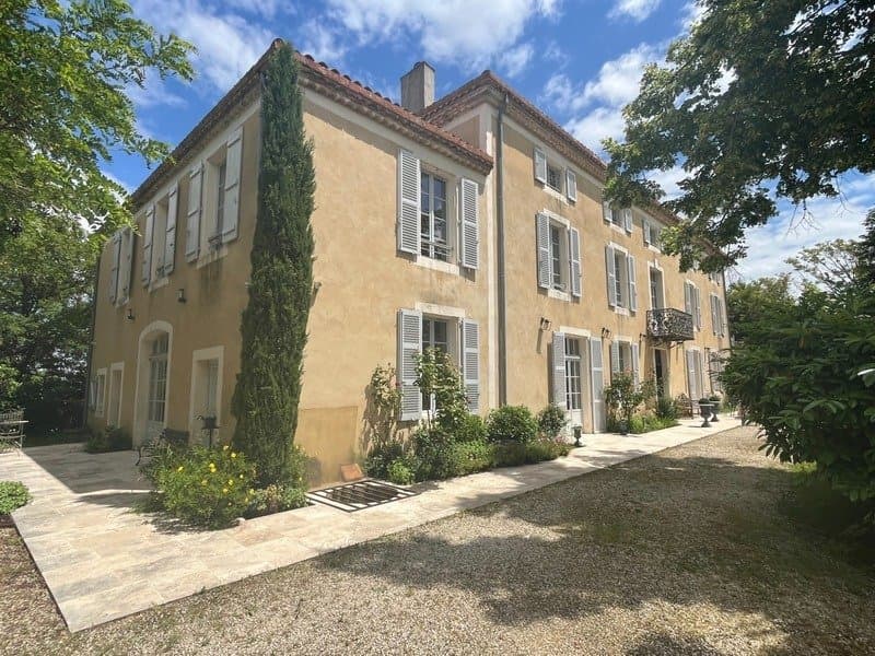 Elegant 19th Century Castle With Moat And Heated Saltwater Pool 4