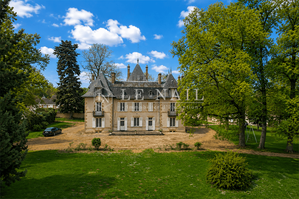 Elegant Château with 9 Bedrooms and Wooded Park in Bourbonnais 3