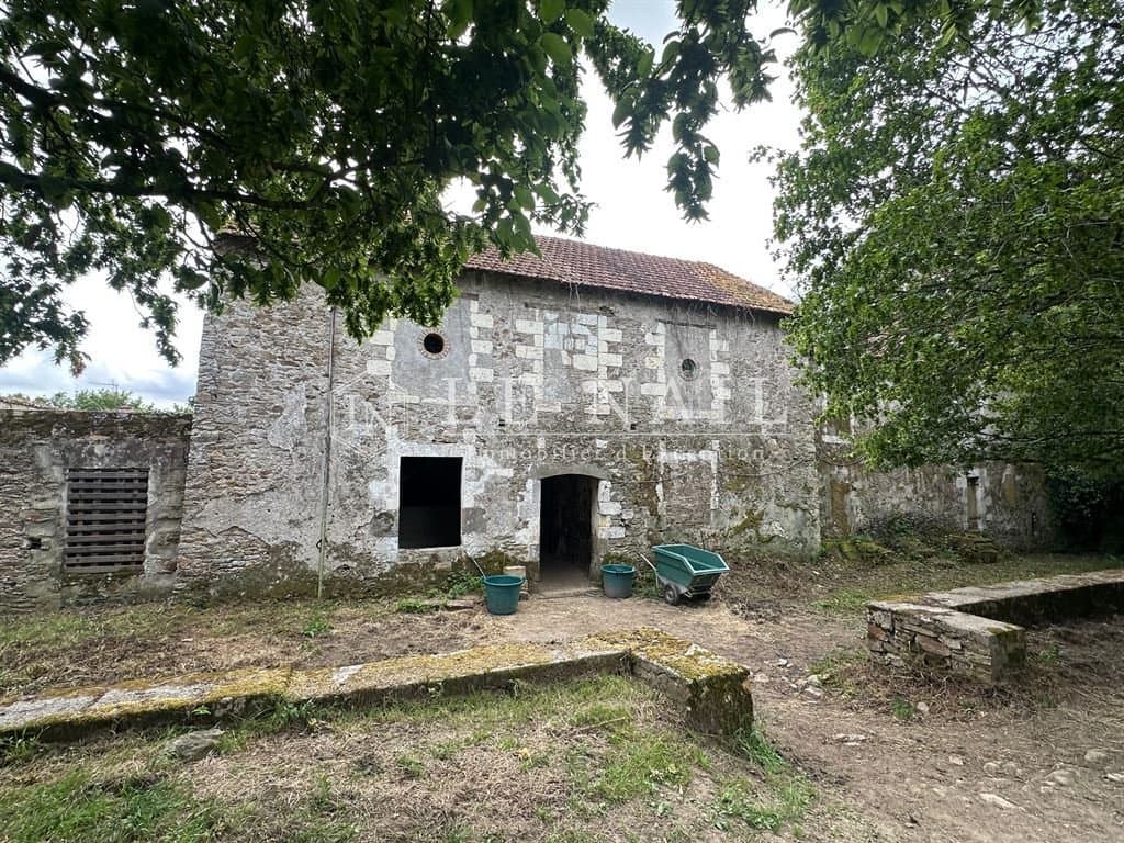 Elegant Château With Extensive Grounds And Equestrian Facilities 5