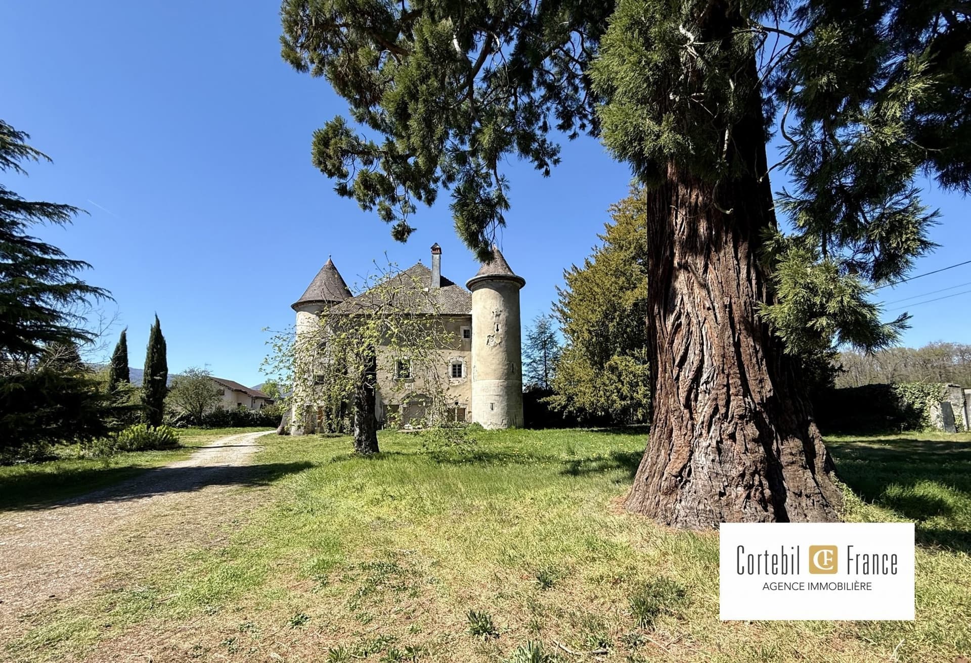 16th Century Château With Renovation Potential And Expansive Grounds 2