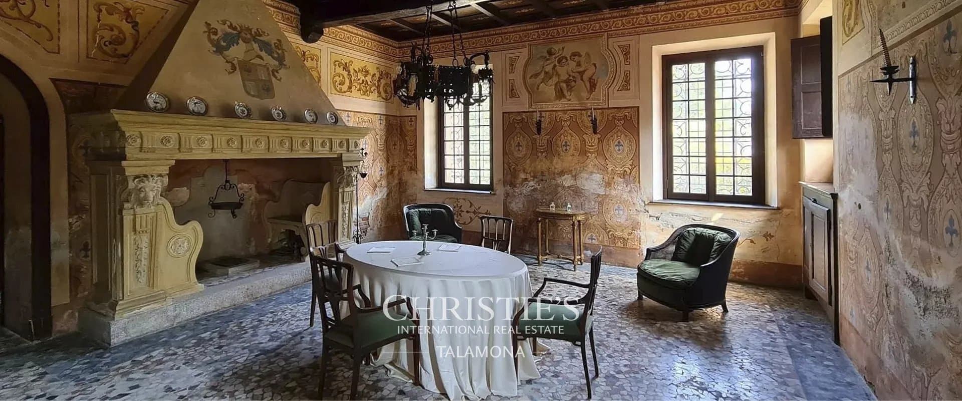 Elegant Castle With 17 Rooms And Modern Comforts 2