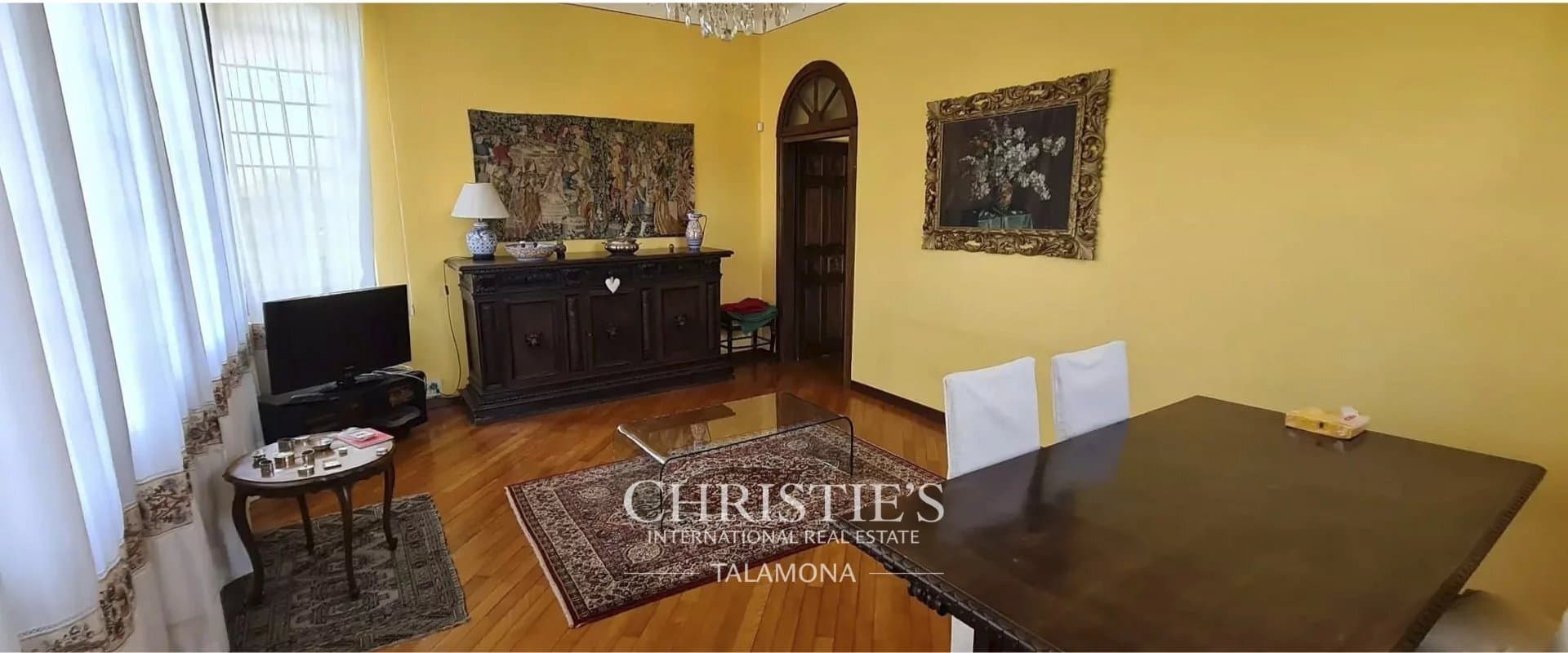 Elegant Castle With 17 Rooms And Modern Comforts 3