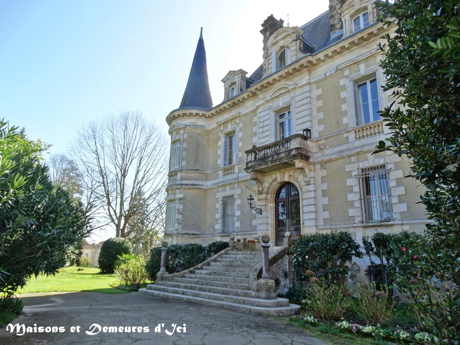 Exceptional Second Empire Château With Swimming Pool And Spacious Grounds