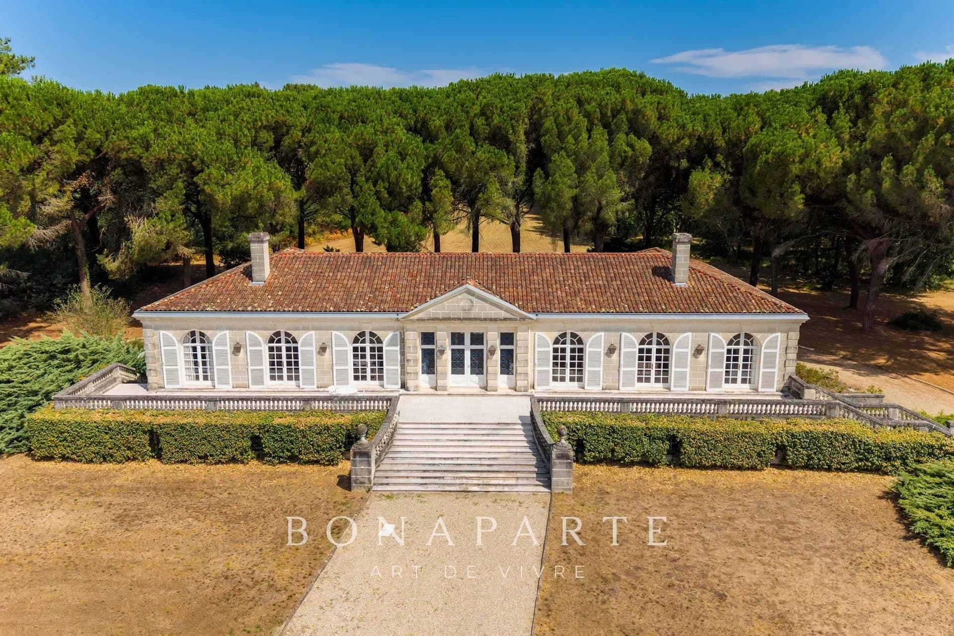 Exceptional Chartreuse Estate in Médoc's Wine Region