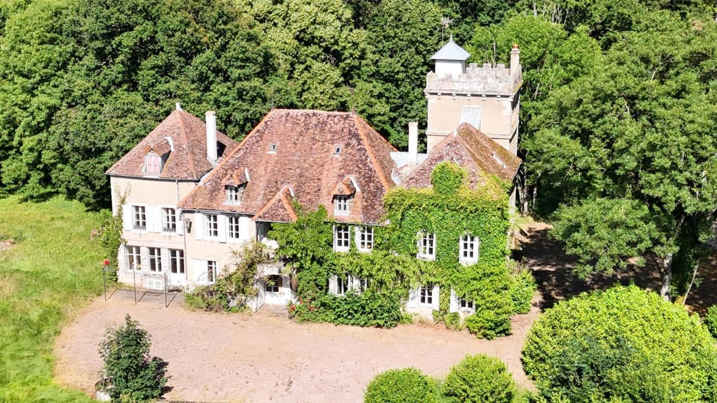 Charming Manor House With Swimming Pool And Tennis Court 3