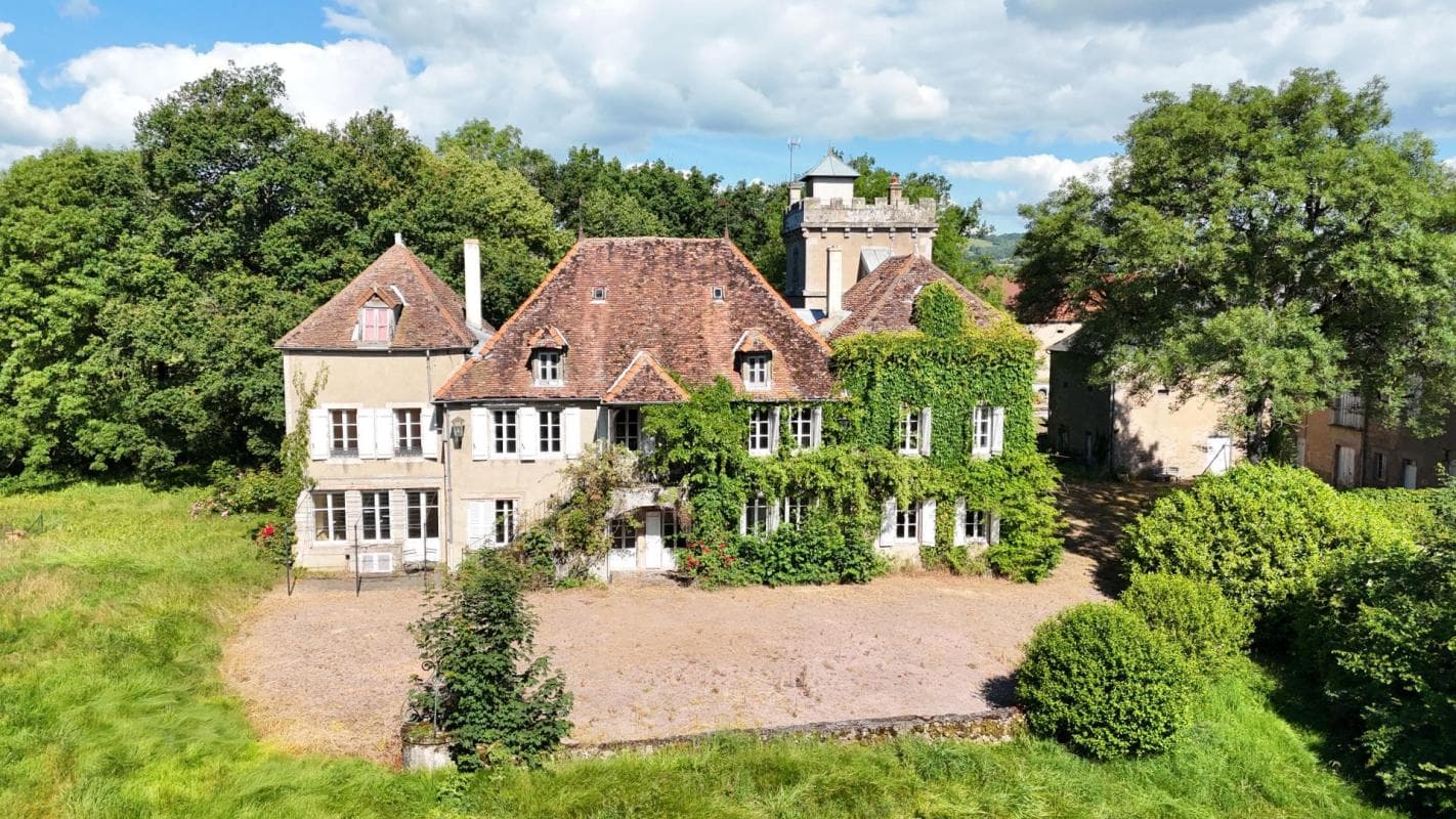 Charming Manor House With Swimming Pool And Tennis Court 4