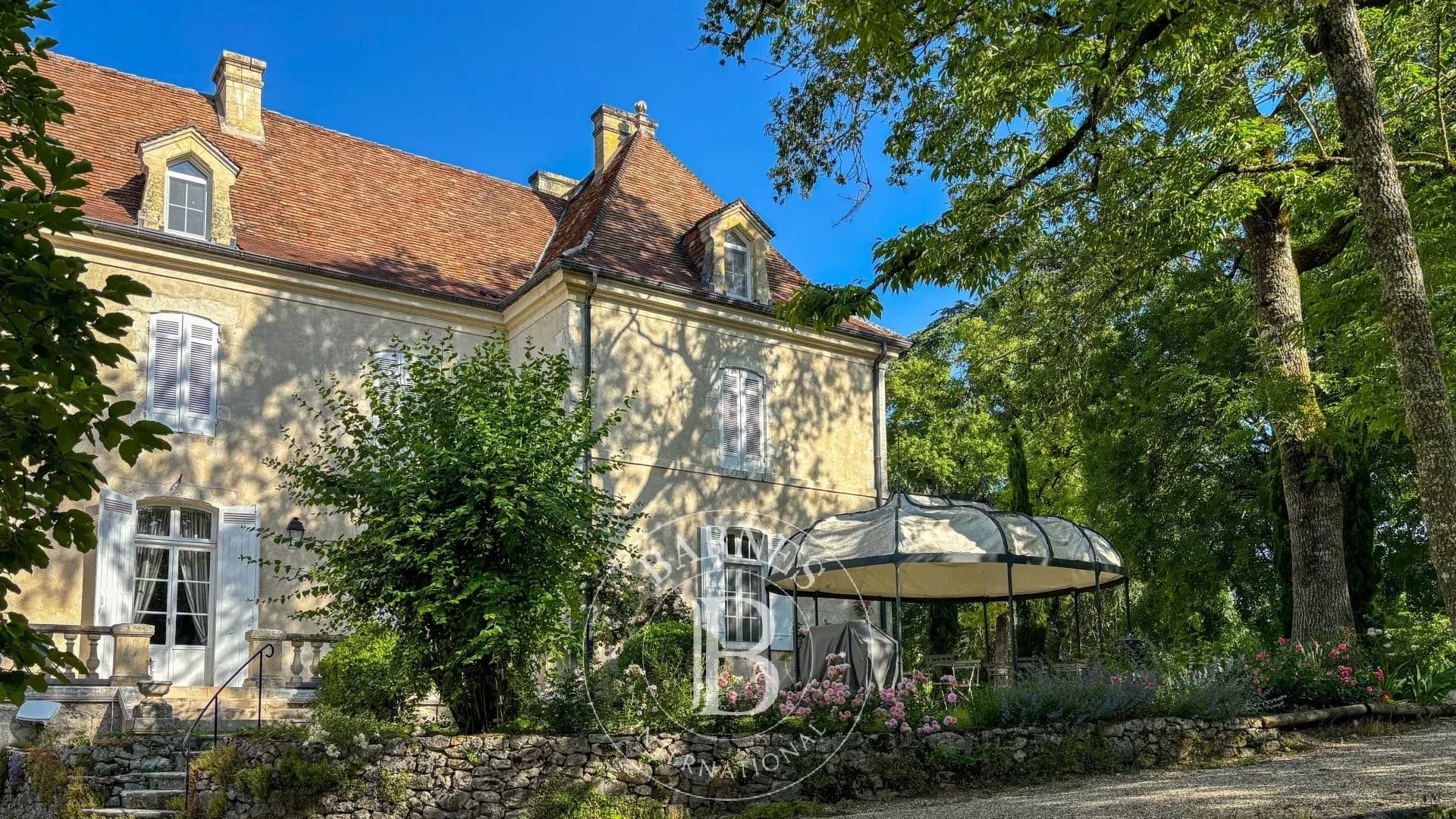 Exceptional Château with 11 Bedrooms and Heated Swimming Pool in Dordogne 3