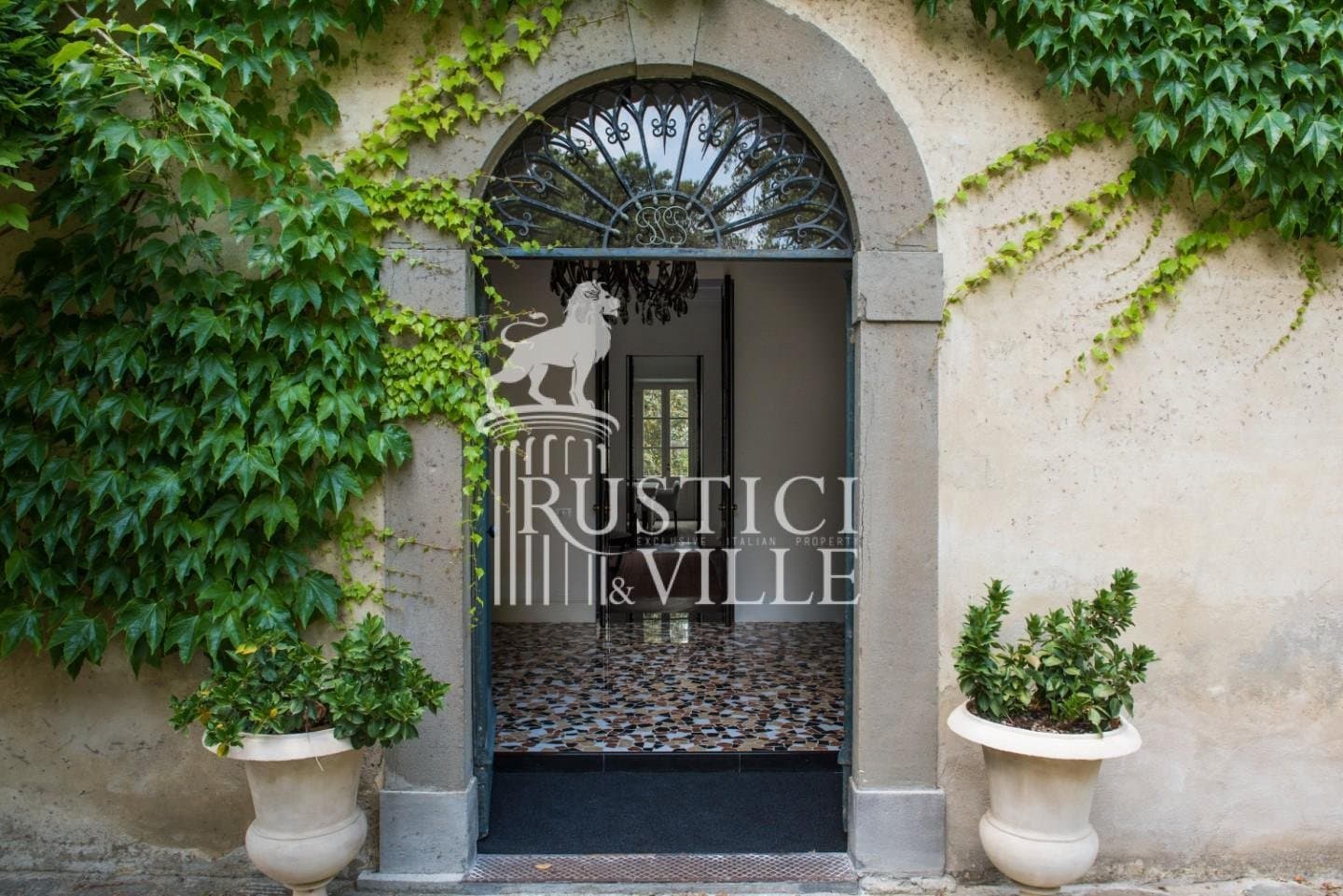 Renovated 18th Century Villa With Pool And Lemon House — Villa for sale in Italy