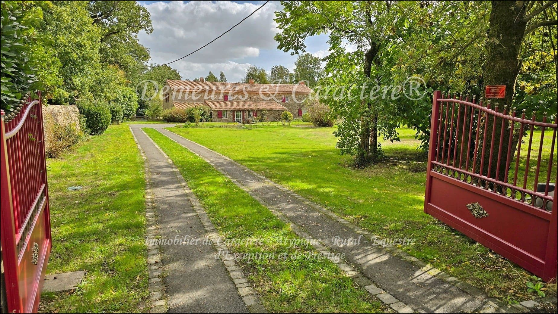 Charming 1730 House on 1.2 Hectare with Outbuildings 4