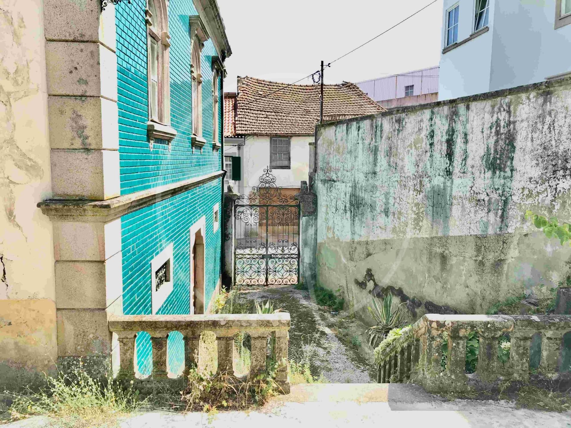Magnificent 20th Century Palace With 26 Rooms And Expansive Garden — Palace for sale in Beira Baixa, Portugal