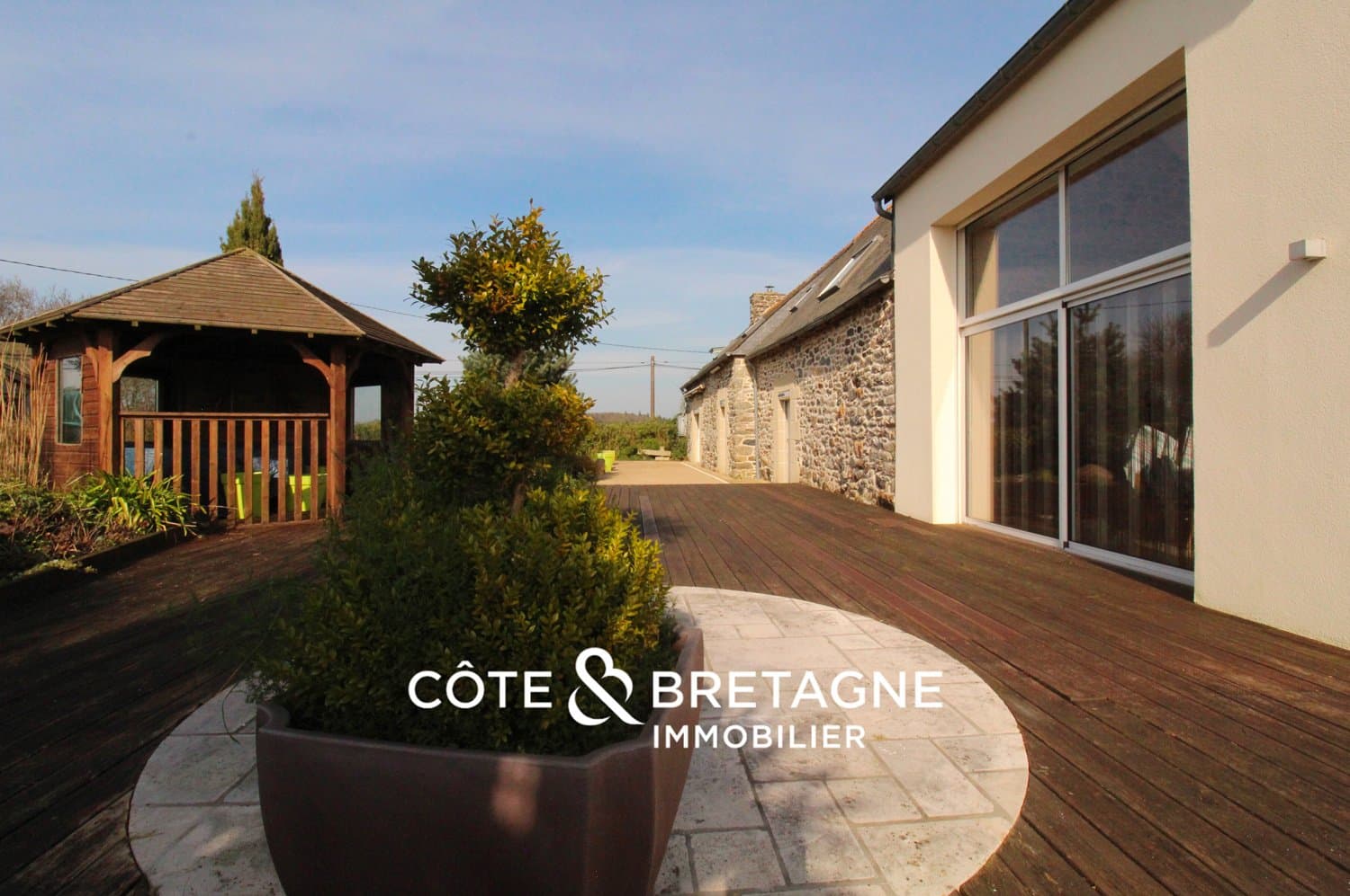 Beautifully Renovated Stone Mansion with Independent Apartment and Vast Garden 3