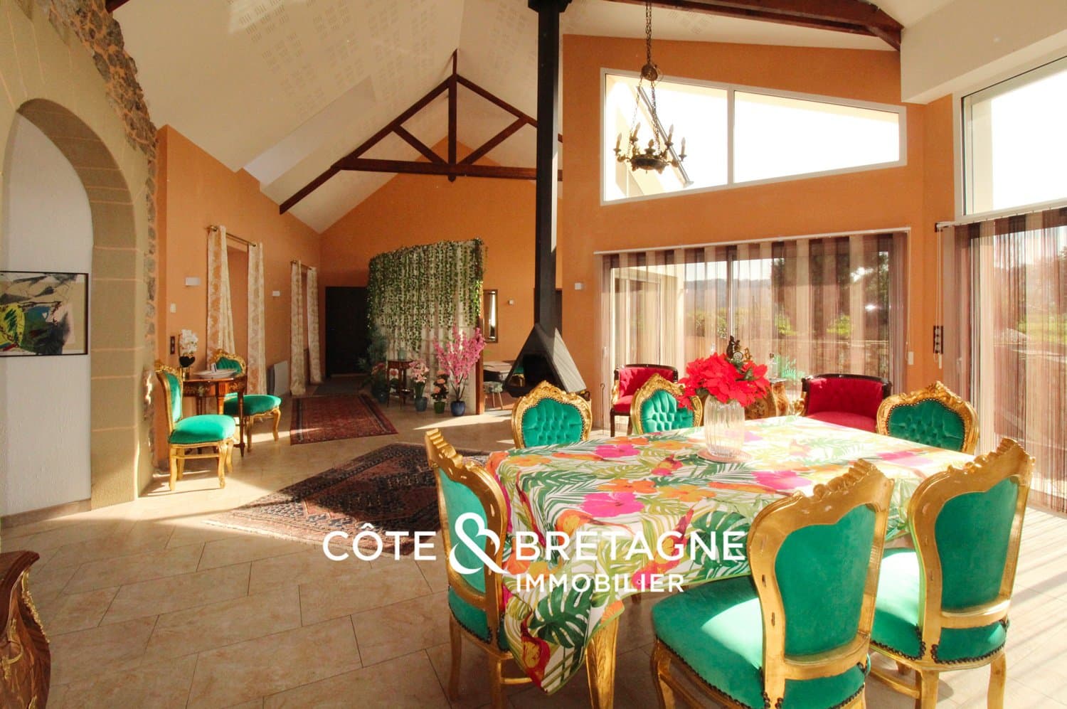 Beautifully Renovated Stone Mansion with Independent Apartment and Vast Garden 4