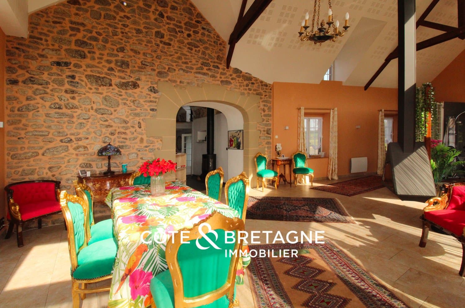 Beautifully Renovated Stone Mansion with Independent Apartment and Vast Garden 5