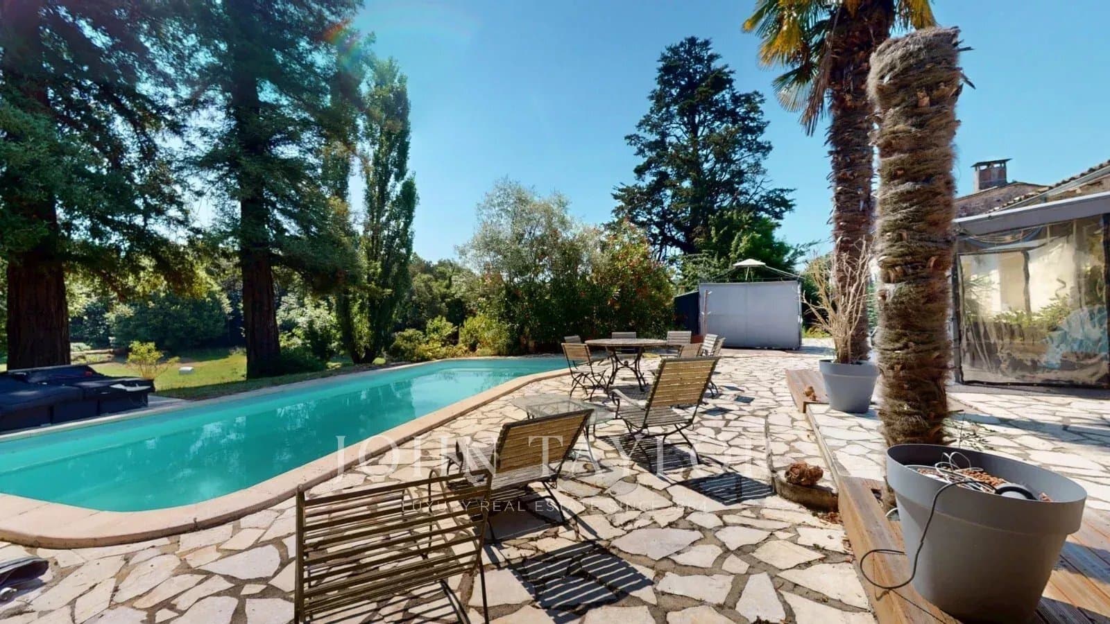Elegant Château with 900 Sqm Living Space and 23 Hectares Near Bordeaux 4