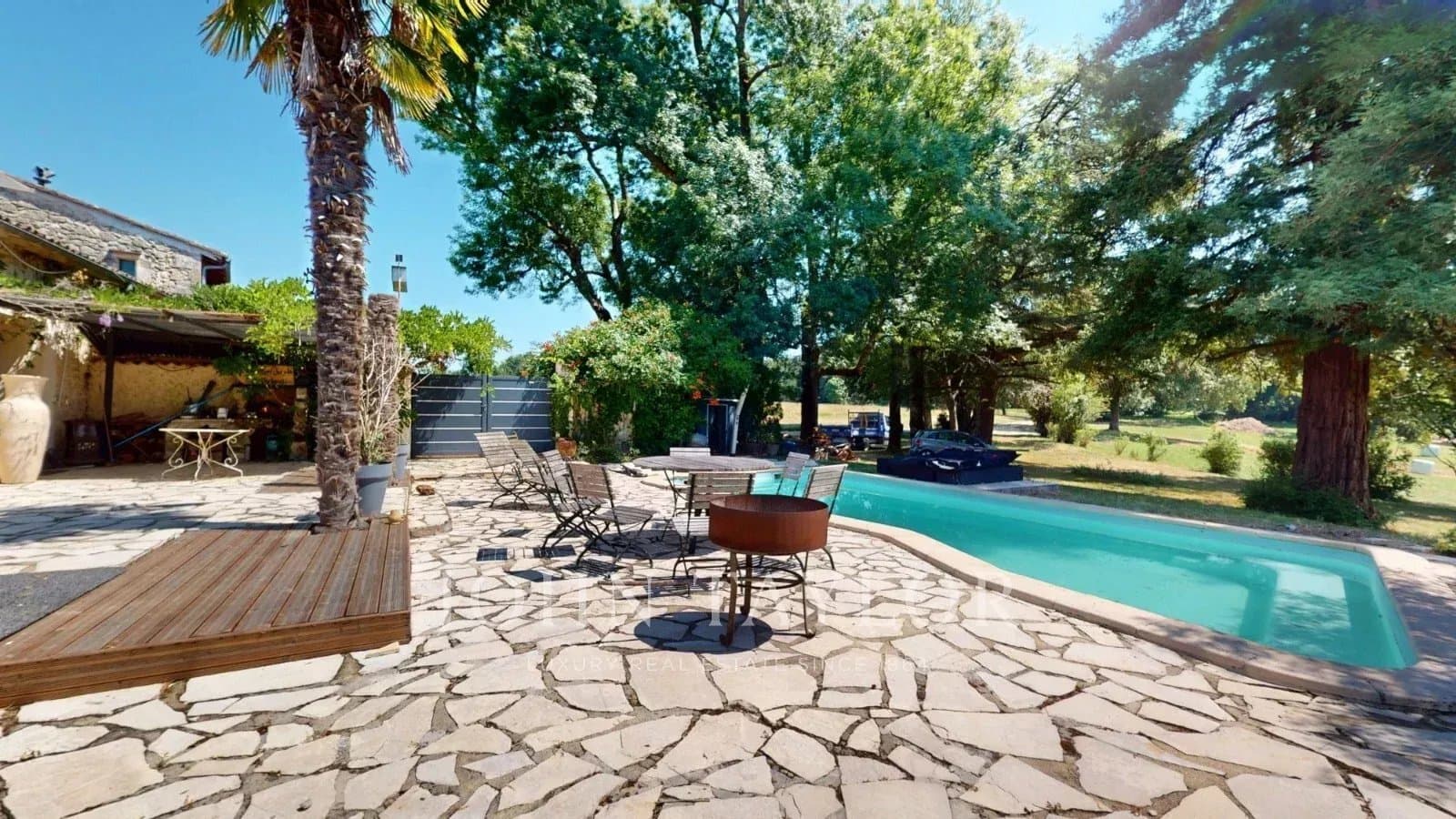 Elegant Château with 900 Sqm Living Space and 23 Hectares Near Bordeaux 5