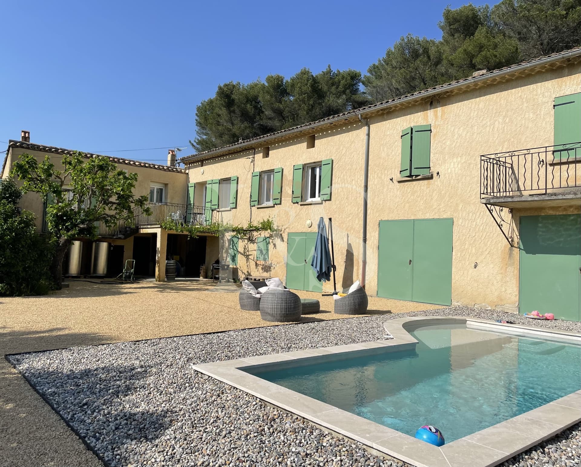 Charming Farmhouse With Vineyard And Swimming Pool In Vaucluse — in Vaucluse, France