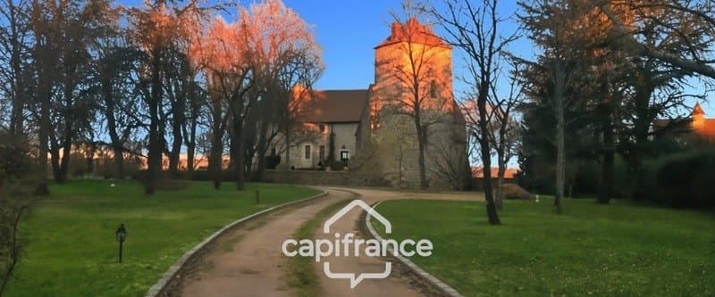 Exceptional Castle With 1.5 Hectare Park And Swimming Pool 2