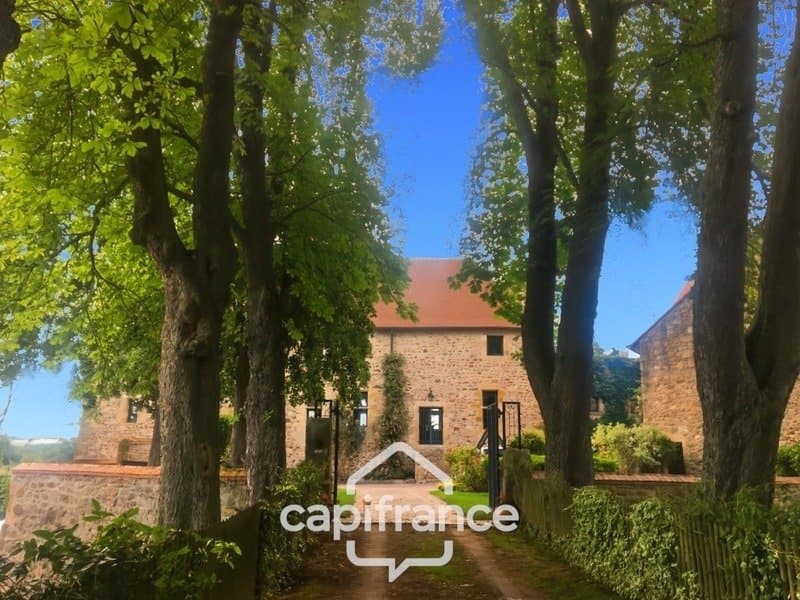 Exceptional Castle With 1.5 Hectare Park And Swimming Pool 3