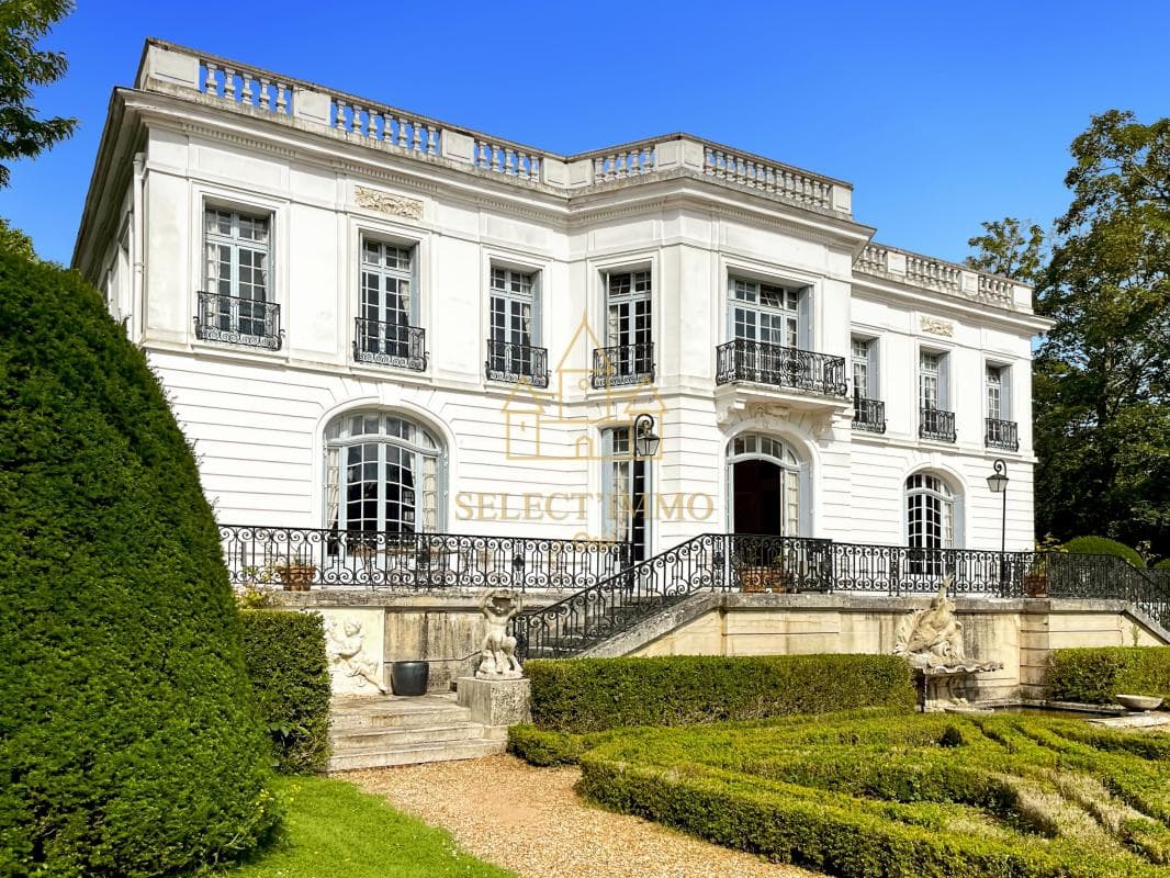 Spacious Castle With 6 Bedrooms And Balcony