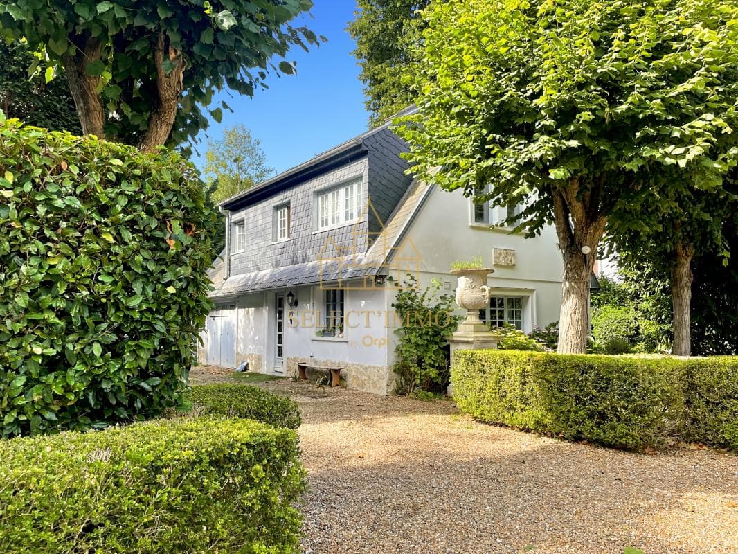 Spacious Castle With 6 Bedrooms And Balcony 2