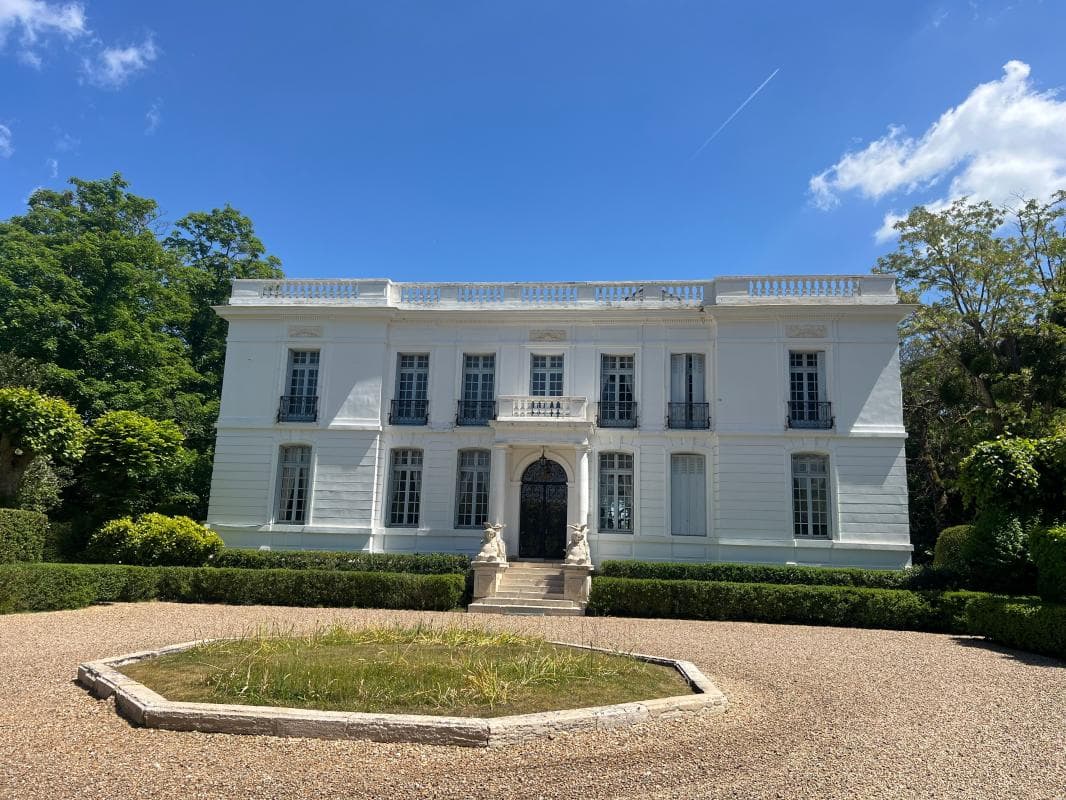 Spacious Castle With 6 Bedrooms And Balcony 4