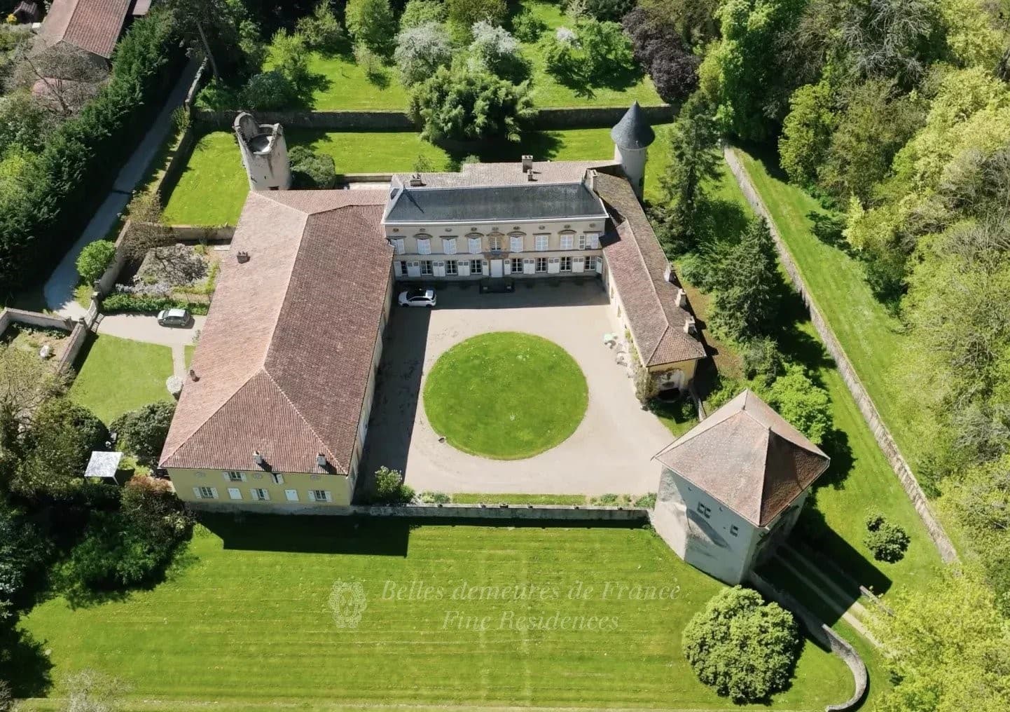 Historic 14th Century Château With 6 Bedrooms And 6 Hectares Of Park 2