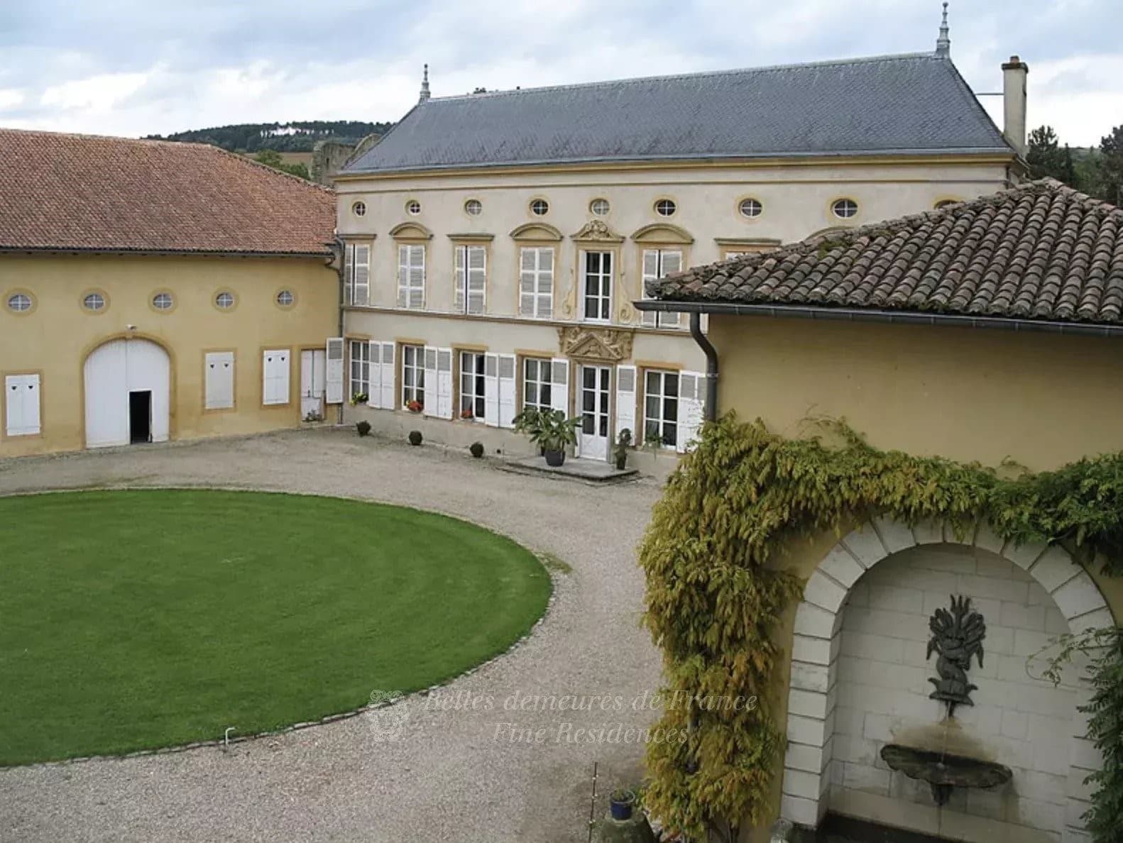 Historic 14th Century Château With 6 Bedrooms And 6 Hectares Of Park 4